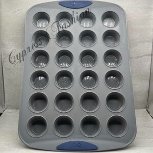 🎉 $5 Mini Muffin Pan by Made By Design ~ 24 Count,  Silicone